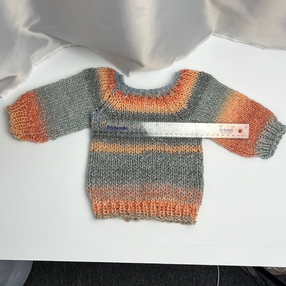 One of a kind gift. Lorraine hand knitted baby sweater NEW   1627